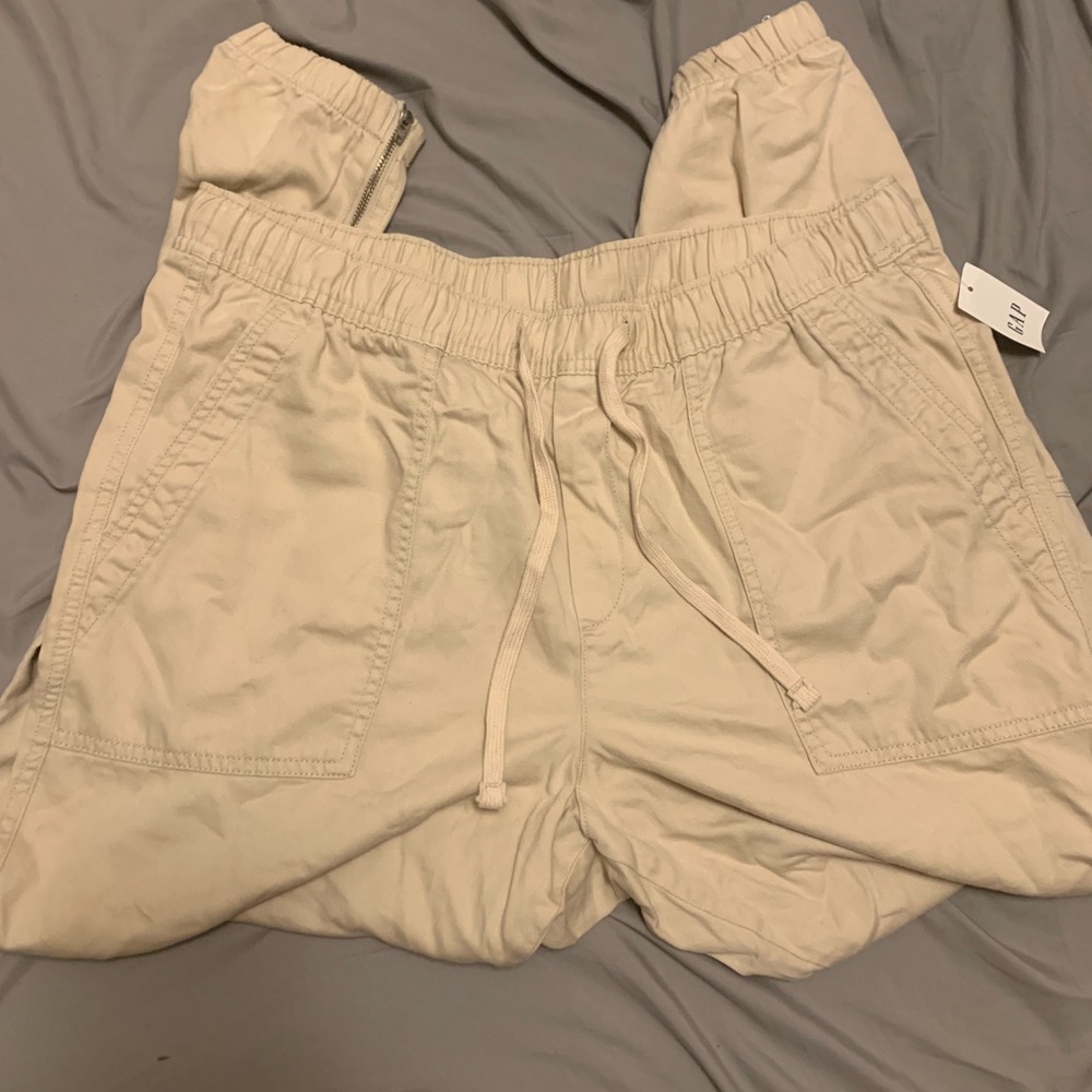 GAP khaki jogger style pant NWT